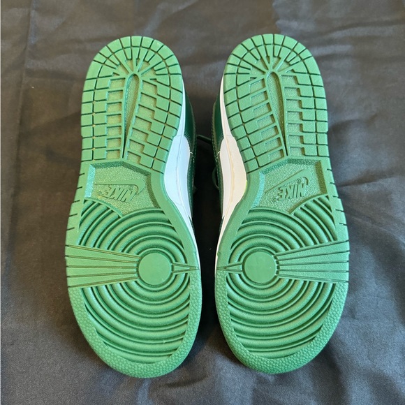 Green Dunks size 4 men’s/ 6 women’s - Picture 3 of 10